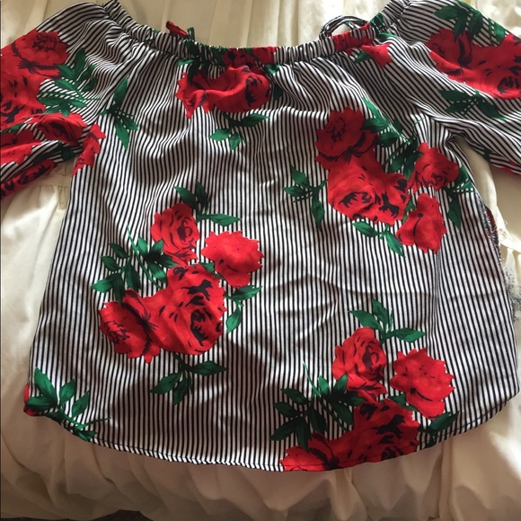 Reposh. Super cute off the shoulder shirt. - Picture 1 of 3